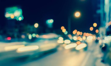 Arka plan kullanımı için gece vakti renkli ışıkları olan bulanık sokak Bokeh 'inin klasik ton görüntüsü .