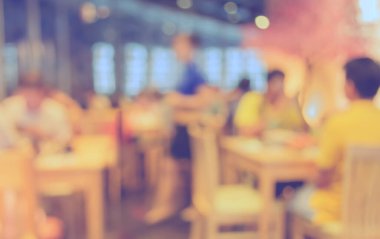 Restaurantta ya da kafede oturan bulanık insanların arkaplan kullanımı görüntüsü. (Klasik ton))