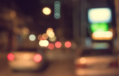 Arka plan kullanımı için gece vakti renkli ışıkları olan Bulanık Sokak Bokeh 'in görüntüsü. (Klasik ton))