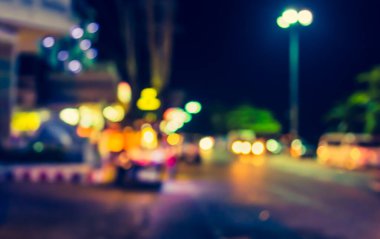 Arka plan kullanımı için Bokeh ile gece vakti yol ve patikanın klasik tonu.