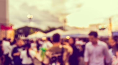 Arka plan kullanımı için Bokeh ile gece pazarının klasik ton bulanık görüntüsü.