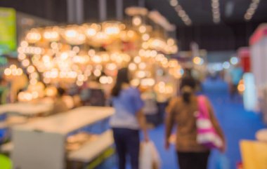 Alışveriş merkezinin bulanık görüntüsü ve arka plan kullanımı için insanlar .