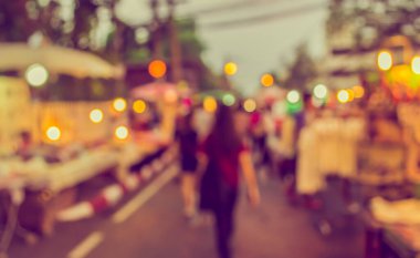 Arka plan kullanımı için Bokeh ile gece pazarının klasik ton bulanık görüntüsü .