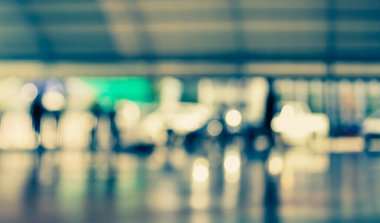 Arka plan için spor salonundaki insanların bulanık görüntüsü