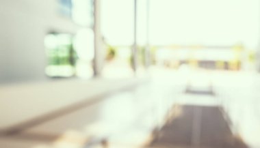 Arka plan kullanımı için Bokeh ile uzun koridorun soyut bulanık görüntüsü. (Klasik ton))