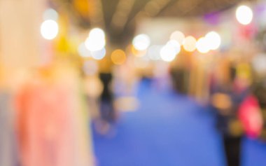 Alışveriş merkezinin bulanık görüntüsü ve arka plan kullanımı için insanlar .