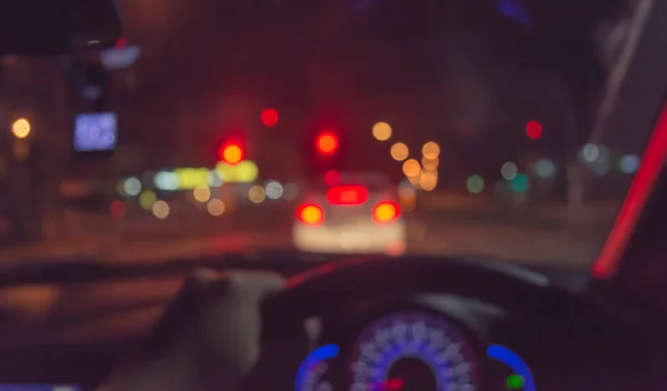 Immagine Sfocata Tono Vintage Persone Che Guidano Auto Durante Notte — Foto Stock