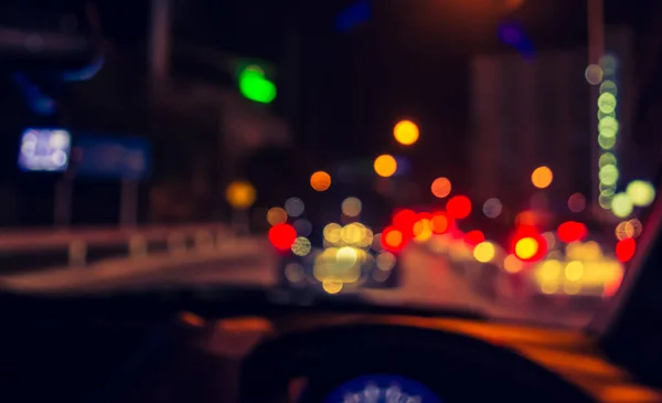 Винтажный Тон Размывает Изображение Людей Рулем Автомобиля Ночное Время Фонового — стоковое фото