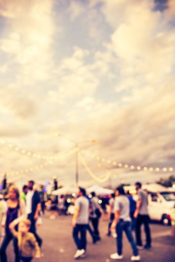 Arka plan kullanımı için Bokeh ile sokak festivali yiyecek kamyonunun klasik ton bulanık görüntüsü .