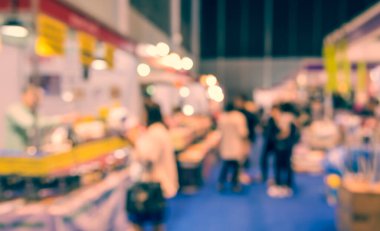 Alışveriş merkezinin bulanık görüntüsü ve arka plan kullanımı için insanlar .