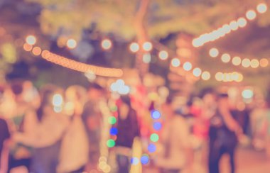 Arka plan kullanımı için Bokeh ile bahçede gece festivalinin klasik ton bulanık görüntüsü .