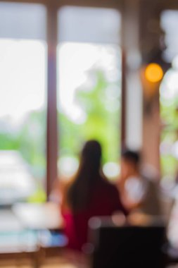 Arka plan kullanımı için Bokeh 'li restoran veya kahve dükkanının bulanık görüntüsü.
