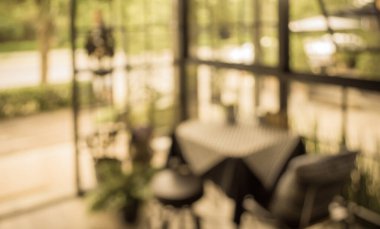 Kafenin arka planında Bokeh imajı var. (Klasik ton))