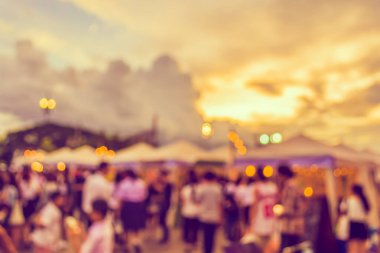 Arka plan kullanımı için Bokeh ile sokak festivalinin klasik ton bulanık görüntüsü .