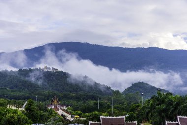 Wat Phra 'daki eski tapınak ve kutsal Buda heykeli Doi Kham tapınağı, Chiang Mai, Tayland.