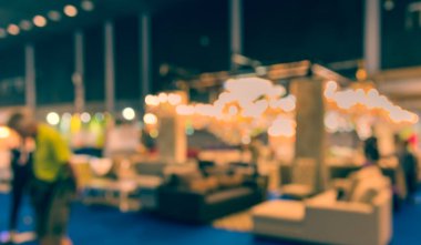 Mobilya alışveriş merkezinin arka plan kullanımı için bulanık görüntüsü. (Klasik ton))