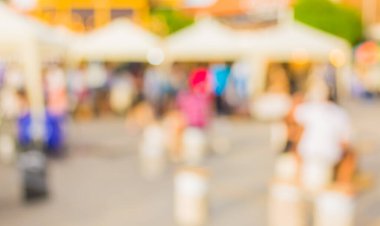 Arkaplan kullanımı için gündüz festivalinin soyut bulanık görüntüsü.