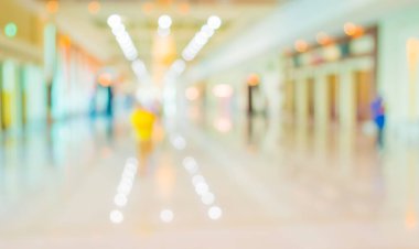 Alışveriş merkezinin bulanık görüntüsü ve arka plan kullanımı için insanlar