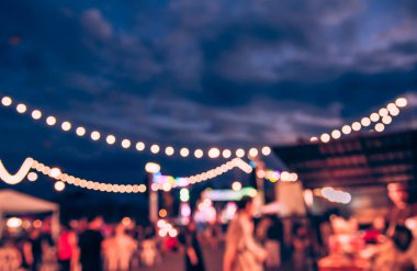 Arka plan kullanımı için Bokeh ile sokak festivali yiyecek kamyonunun klasik ton bulanık görüntüsü .