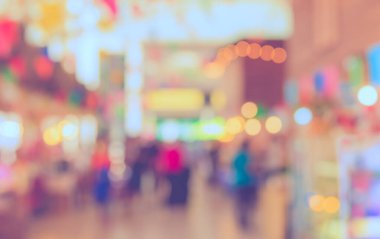 Arka plan kullanımı için kapalı pazar yerindeki yiyecek tezgahının soyut bulanık görüntüsü. (Klasik ton))