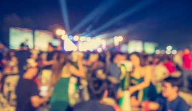 Gece vakti Bokeh 'in arka plan kullanımı için yaptığı soyut bulanık parti. (Klasik ton))