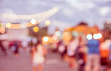Arka plan kullanımı için Bokeh ile sokak gecesi festivalinin klasik ton bulanık görüntüsü .