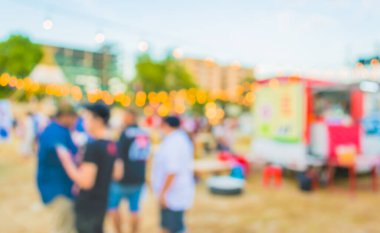 Arka plan kullanımı için gündüz festivalinin soyut bulanık görüntüsü. (Klasik ton))