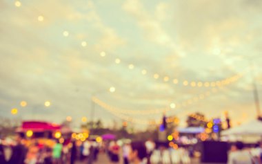 Arka plan kullanımı için Bokeh ile sokak festivali yiyecek kamyonunun klasik ton bulanık görüntüsü .