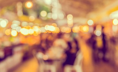 Arka plan kullanımı için Bokeh ile kapalı marketteki yiyecek tezgahının klasik ton bulanık görüntüsü .