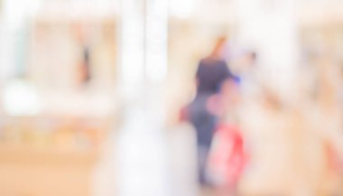 Arka plan kullanımı için Bokeh ile uzun koridordaki insanların soyut bulanık görüntüsü .