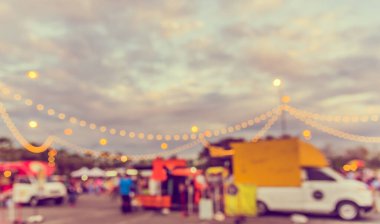 Arka plan kullanımı için Bokeh ile sokak festivali yiyecek kamyonunun klasik ton bulanık görüntüsü .