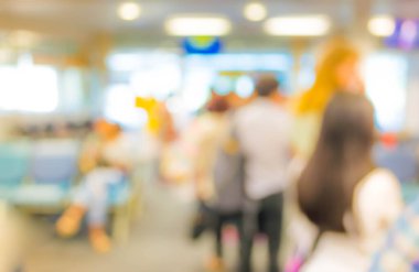 Havaalanı veya otobüs durağında bulanık sandalye bekleme alanı, arkaplan olarak kullan.