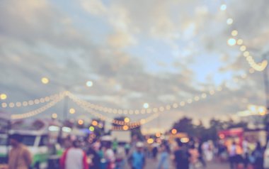 Arka plan kullanımı için Bokeh ile sokak festivali yiyecek kamyonunun klasik ton bulanık görüntüsü .