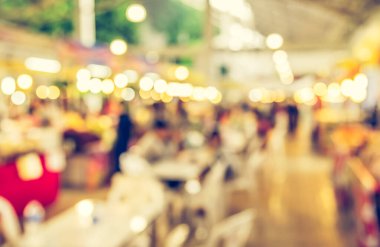 Arka plan kullanımı için Bokeh ile kapalı marketteki yiyecek tezgahının klasik ton bulanık görüntüsü .