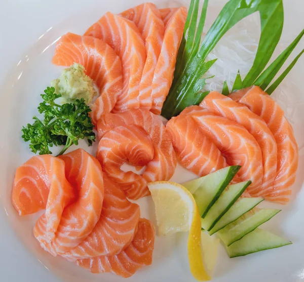 Japon Mutfağının Çiğ Taze Somon Balığı Dilimlenmiş Hali — Stok fotoğraf