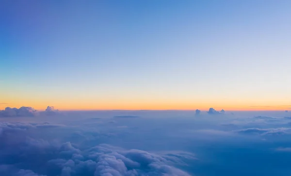 Utsikt Från Flygplansfönstret För Att Himlen Kvällstid — Stockfoto