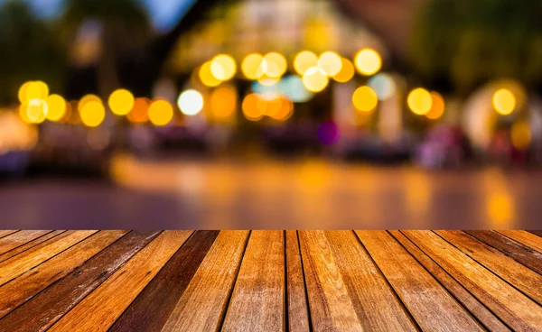 Ahşap tablo resmi ve bulanık bokeh arkaplan renkli ışıklar (bulanık)
