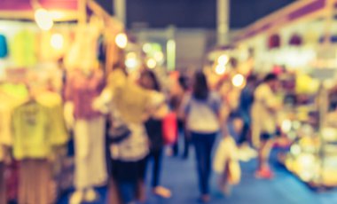 Alışveriş merkezinin bulanık görüntüsü ve arka plan kullanımı için insanlar .