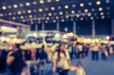 Soyut Bulanık Alışveriş Merkezi ya da arka plan kullanımı için Bokeh 'li Sergi Salonu. (Klasik ton))