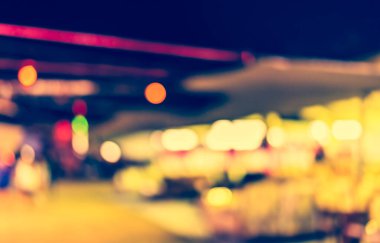 Arka plan kullanımı için Bokeh ile sokakta bulanık gece pazarının klasik ton görüntüsü .