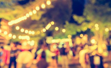 Arka plan kullanımı için Bokeh ile bahçede gece festivalinin klasik ton bulanık görüntüsü .