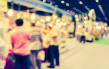 Arkaplan kullanımı için alışveriş merkezinin bulanık görüntüsü. (Klasik ton))