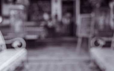 Arka plan kullanımı için gündüz vakti retro restoranın bulanık görüntüsü. (siyah ve beyaz ton)
