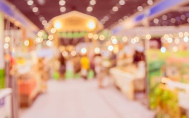 Arkaplan kullanımı için alışveriş merkezinin bulanık görüntüsü. (Klasik ton))