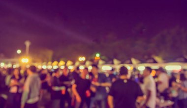 Gece vakti Bokeh 'in arka plan kullanımı için yaptığı soyut bulanık parti. (Klasik ton))