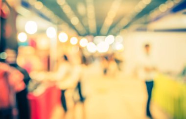 Soyut Bulanık Alışveriş Merkezi ya da arka plan kullanımı için Bokeh 'li Sergi Salonu. (Klasik ton))