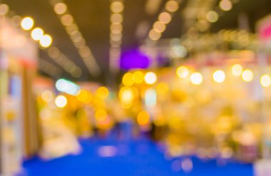 Ticaret fuarının bulanık görüntüsü ve arka plan kullanımı için insanlar .