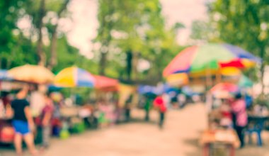 Arka plan kullanımı için günlük piyasanın soyut bulanık görüntüsü. (Klasik ton))