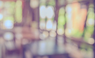 Gündüz vakti Bokeh 'in arka plan kullanımı için kullandığı kafenin ya da restoranın soyut bulanık görüntüsü. (Klasik ton))