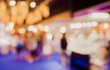 Alışveriş merkezinin bulanık görüntüsü ve arka plan kullanımı için insanlar. (Klasik ton))